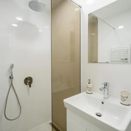 Апартаменты Location New & Spacious 3 Bdr Medical Academy София