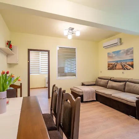 Apartman Location New & Spacious 3 Bdr Medical Academy *