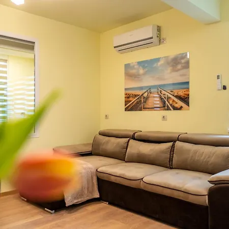 Apartman Location New & Spacious 3 Bdr Medical Academy *