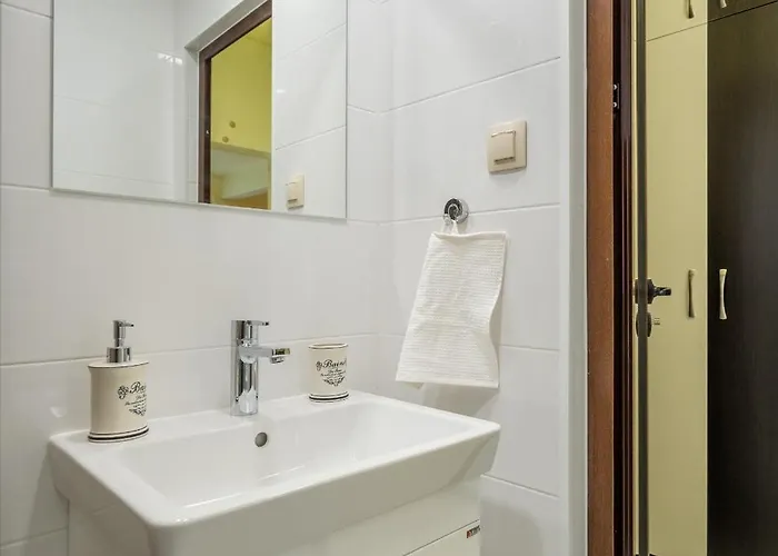 Location New & Spacious 3 Bdr Medical Academy ソフィア