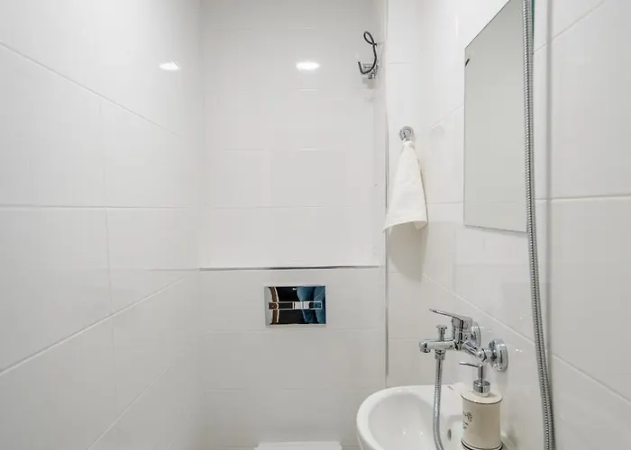 Appartamento Location New & Spacious 3 Bdr Medical Academy *