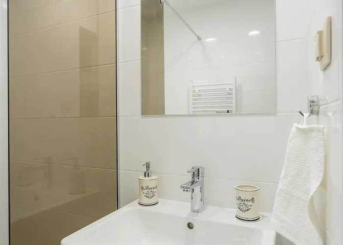 Appartamento Location New & Spacious 3 Bdr Medical Academy *