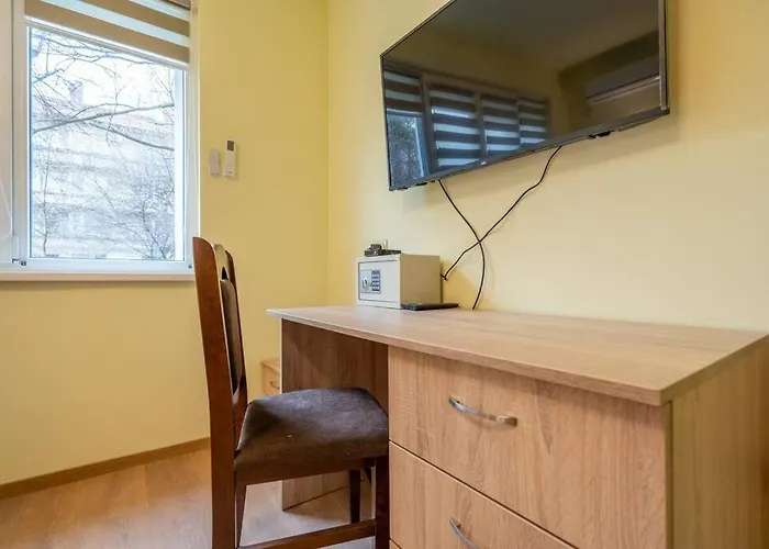 Location New & Spacious 3 Bdr Medical Academy ソフィア