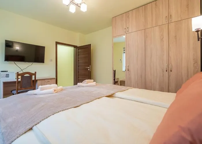 Location New & Spacious 3 Bdr Medical Academy ソフィア